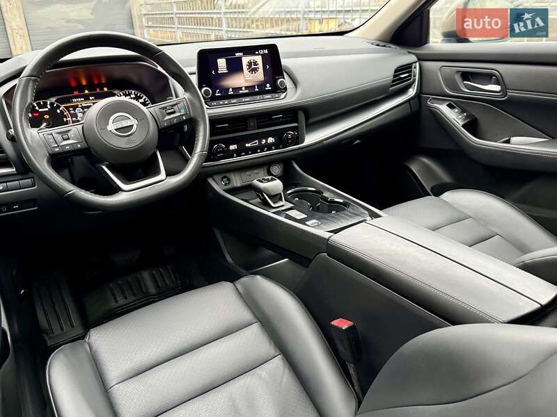 Позашляховик / Кросовер Nissan Rogue 2024 в Тернополі