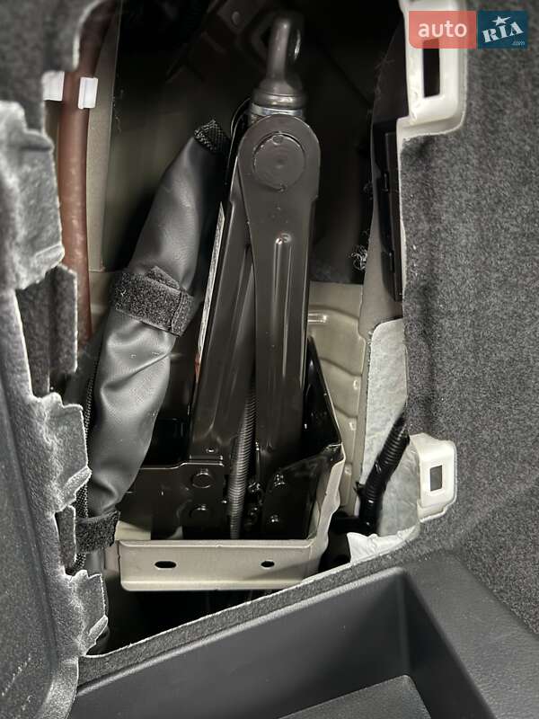 Позашляховик / Кросовер Nissan Rogue 2024 в Тернополі