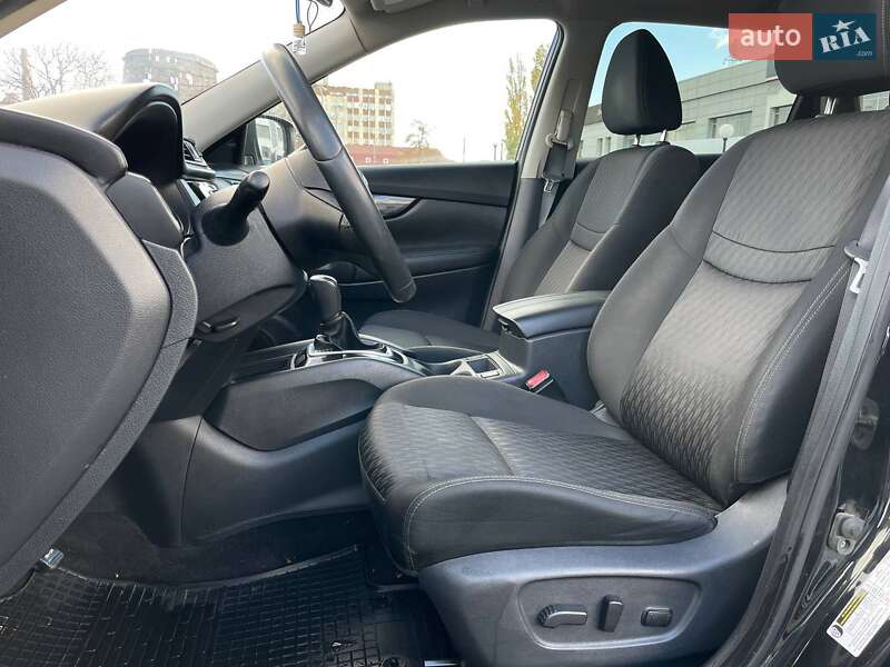 Внедорожник / Кроссовер Nissan Rogue 2017 в Киеве