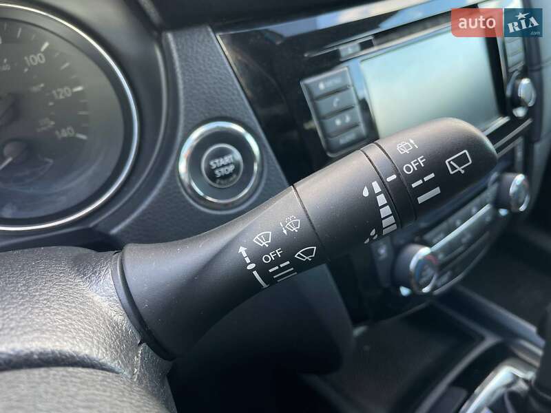 Внедорожник / Кроссовер Nissan Rogue 2017 в Киеве