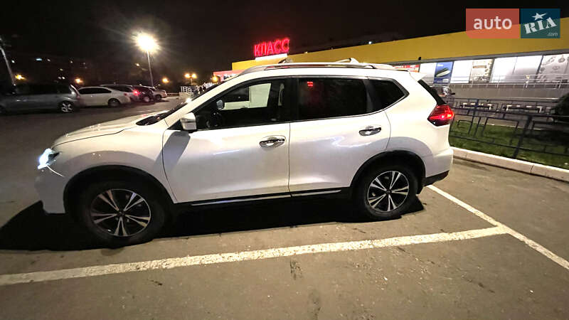 Внедорожник / Кроссовер Nissan Rogue 2017 в Харькове