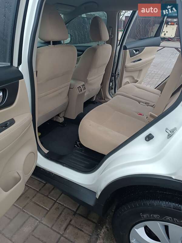 Внедорожник / Кроссовер Nissan Rogue 2016 в Прилуках