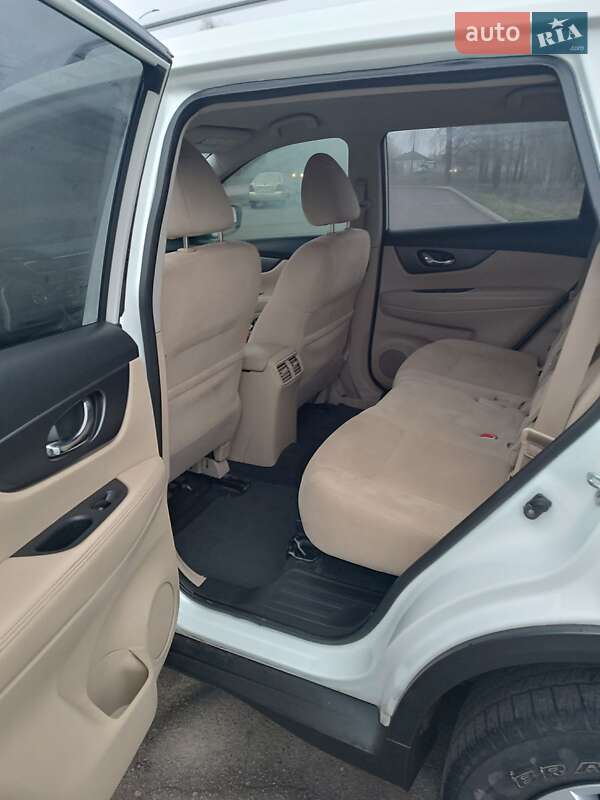 Внедорожник / Кроссовер Nissan Rogue 2016 в Прилуках