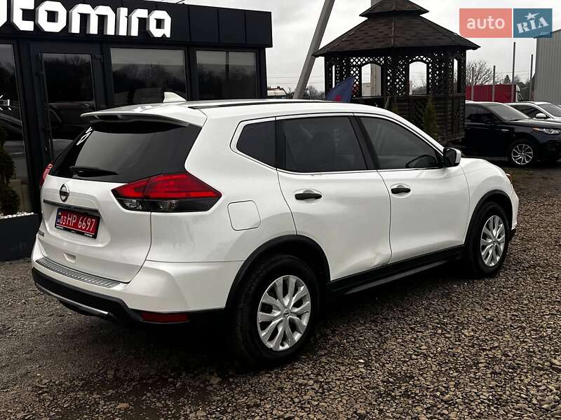 Внедорожник / Кроссовер Nissan Rogue 2017 в Луцке