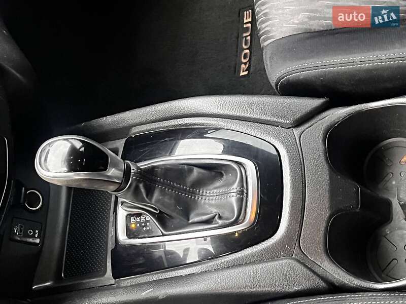 Внедорожник / Кроссовер Nissan Rogue 2017 в Луцке