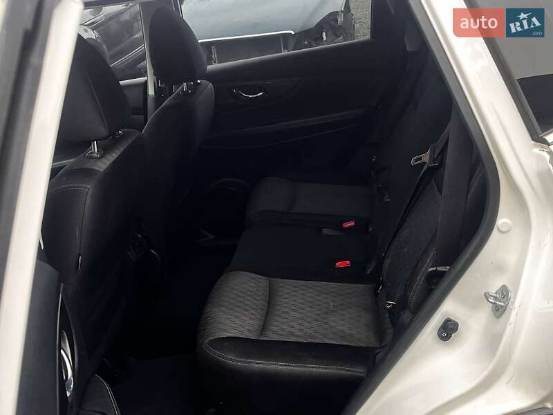 Внедорожник / Кроссовер Nissan Rogue 2017 в Луцке