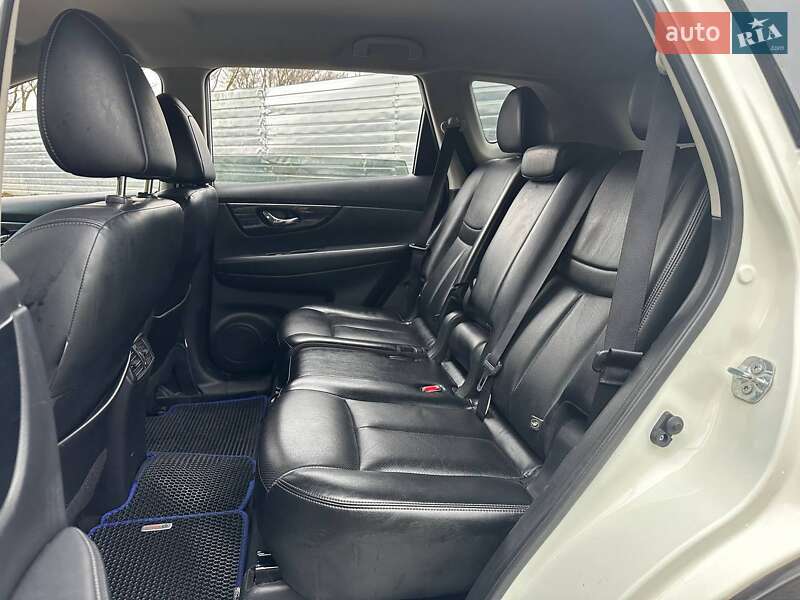 Внедорожник / Кроссовер Nissan Rogue 2017 в Киеве