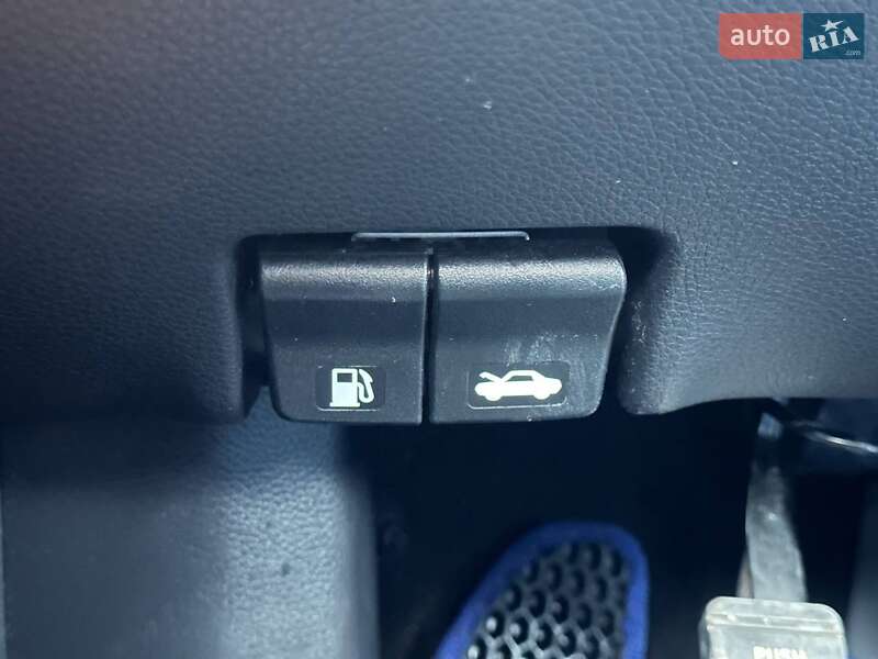 Внедорожник / Кроссовер Nissan Rogue 2017 в Киеве