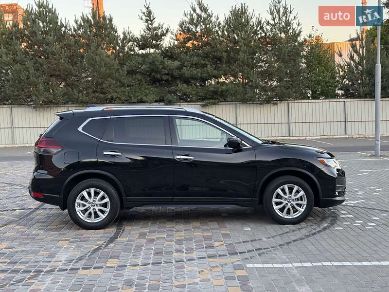 Внедорожник / Кроссовер Nissan Rogue 2020 в Луцке