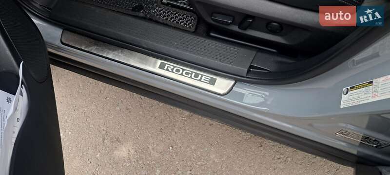 Внедорожник / Кроссовер Nissan Rogue 2023 в Львове