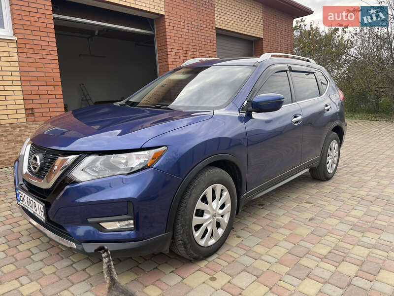 Внедорожник / Кроссовер Nissan Rogue 2016 в Ровно