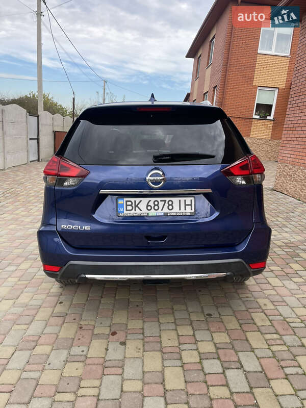 Внедорожник / Кроссовер Nissan Rogue 2016 в Ровно