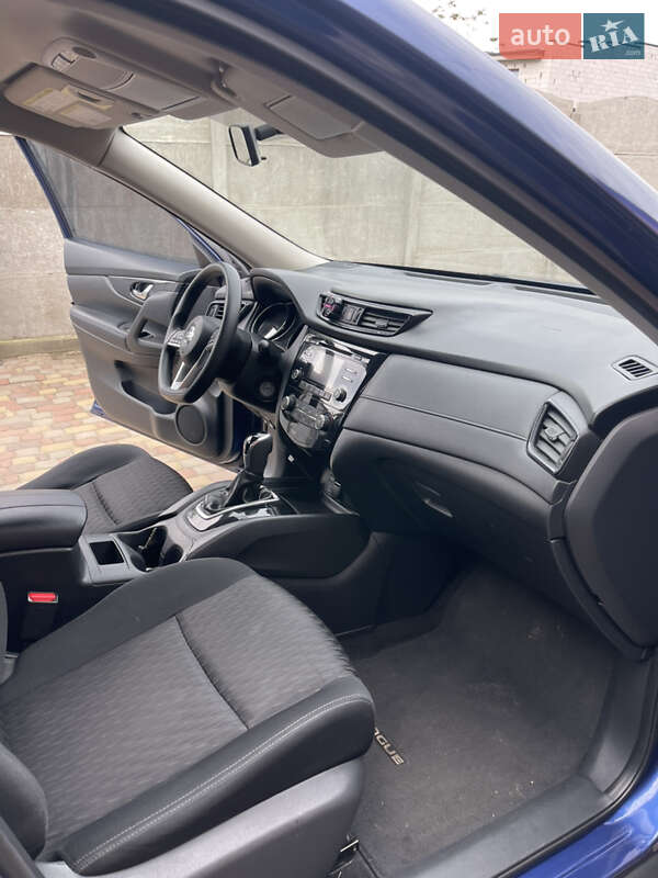 Внедорожник / Кроссовер Nissan Rogue 2016 в Ровно