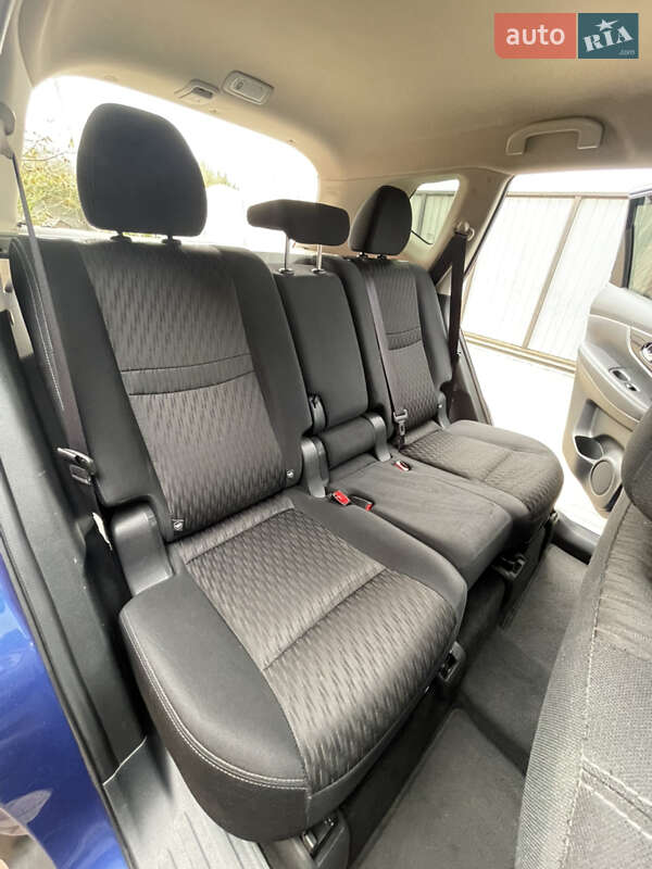 Внедорожник / Кроссовер Nissan Rogue 2016 в Ровно