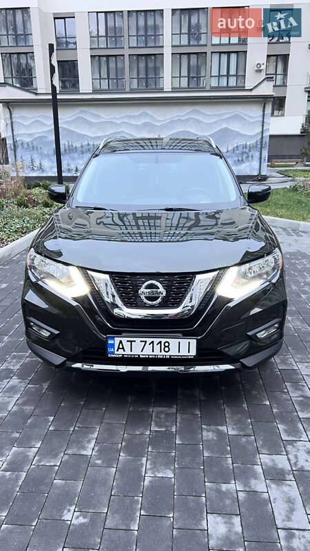 Внедорожник / Кроссовер Nissan Rogue 2018 в Ивано-Франковске