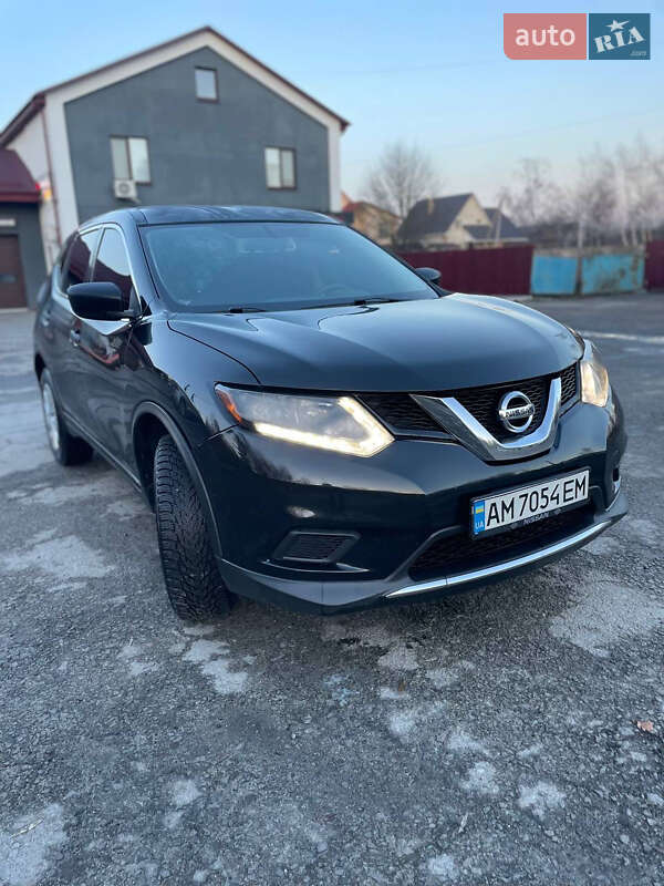 Позашляховик / Кросовер Nissan Rogue 2015 в Звягелі