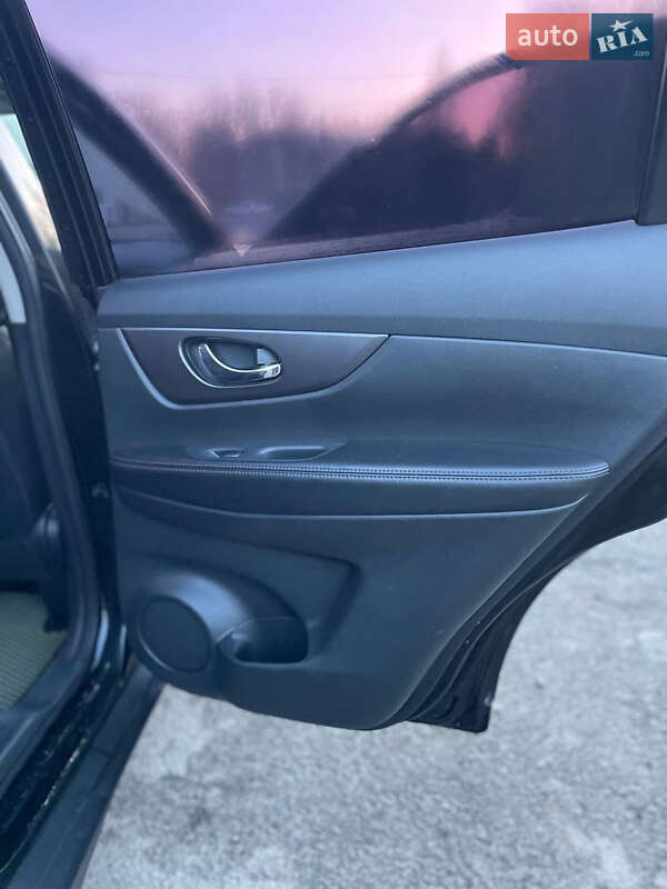 Позашляховик / Кросовер Nissan Rogue 2015 в Звягелі