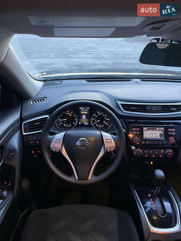 Позашляховик / Кросовер Nissan Rogue 2015 в Звягелі