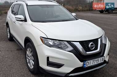 Внедорожник / Кроссовер Nissan Rogue 2017 в Вишневом