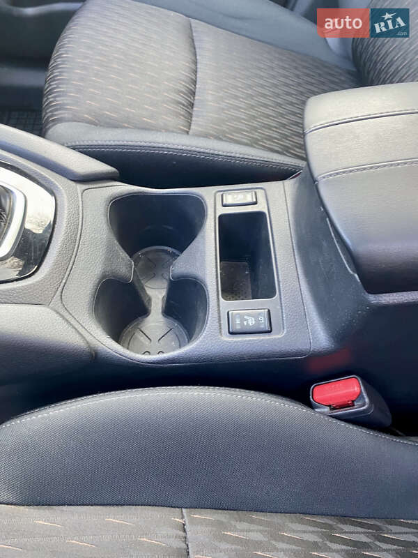 Внедорожник / Кроссовер Nissan Rogue 2017 в Николаеве