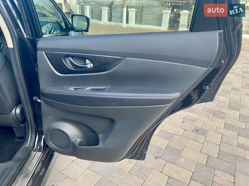 Внедорожник / Кроссовер Nissan Rogue 2017 в Николаеве