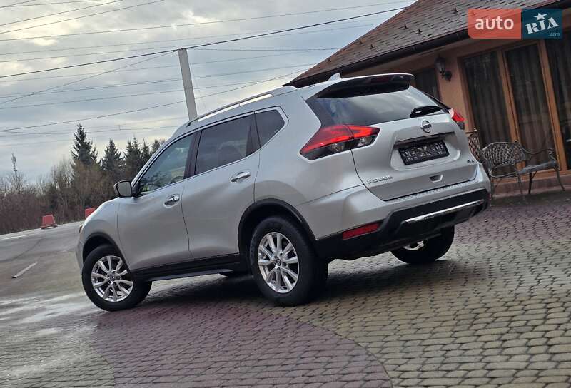 Позашляховик / Кросовер Nissan Rogue 2017 в Мукачевому