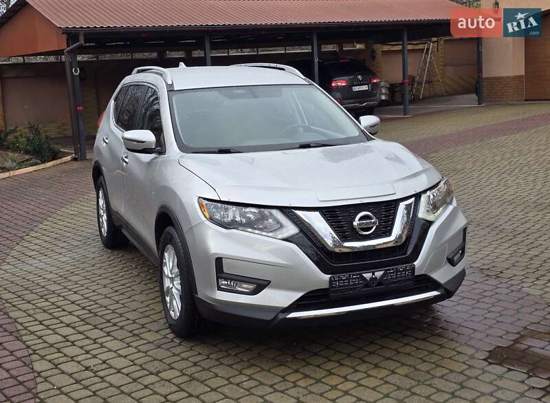 Позашляховик / Кросовер Nissan Rogue 2017 в Мукачевому