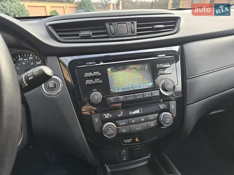 Позашляховик / Кросовер Nissan Rogue 2017 в Мукачевому