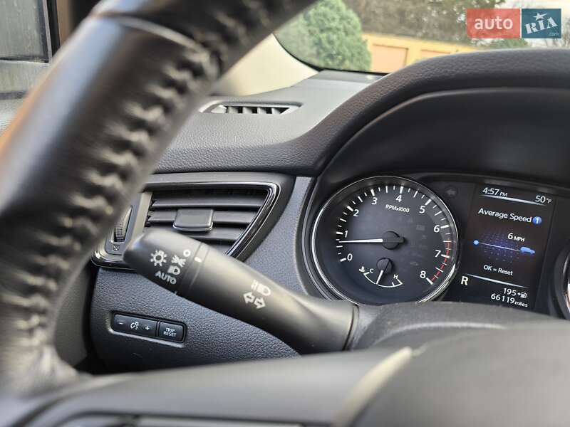 Позашляховик / Кросовер Nissan Rogue 2017 в Мукачевому