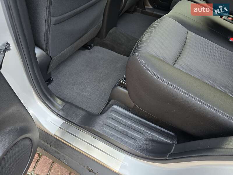 Позашляховик / Кросовер Nissan Rogue 2017 в Мукачевому