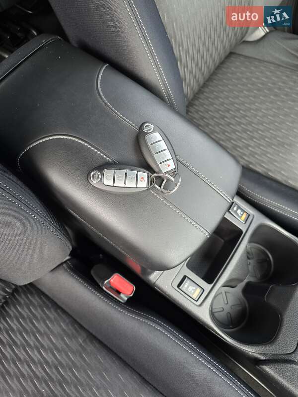 Позашляховик / Кросовер Nissan Rogue 2017 в Мукачевому