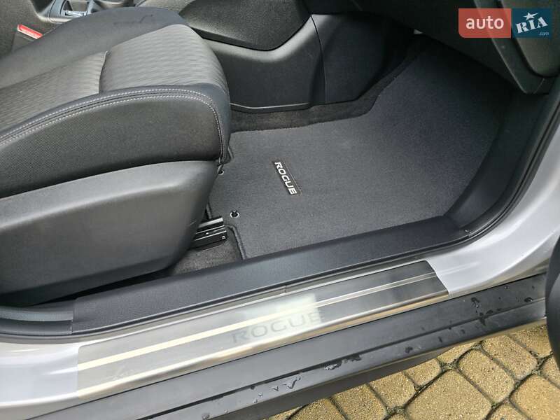 Позашляховик / Кросовер Nissan Rogue 2017 в Мукачевому