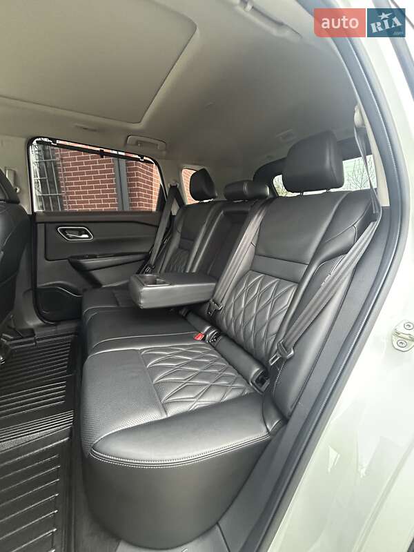 Внедорожник / Кроссовер Nissan Rogue 2022 в Львове