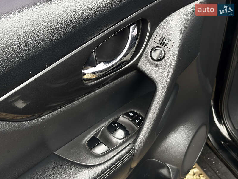 Внедорожник / Кроссовер Nissan Rogue 2016 в Львове