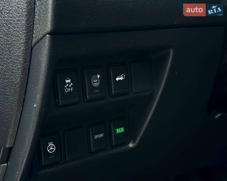 Внедорожник / Кроссовер Nissan Rogue 2017 в Киеве