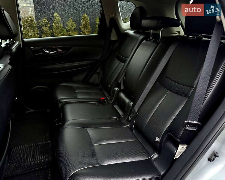 Внедорожник / Кроссовер Nissan Rogue 2017 в Киеве