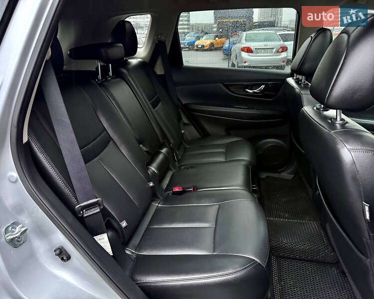 Внедорожник / Кроссовер Nissan Rogue 2017 в Киеве