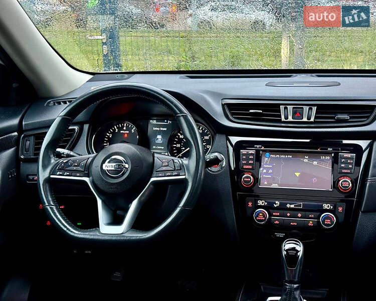 Внедорожник / Кроссовер Nissan Rogue 2017 в Киеве