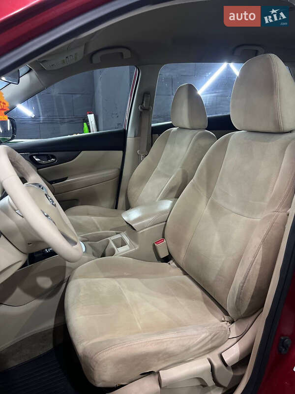 Позашляховик / Кросовер Nissan Rogue 2014 в Києві