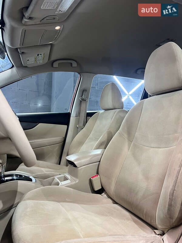 Позашляховик / Кросовер Nissan Rogue 2014 в Києві