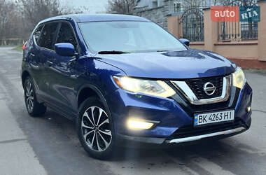 Внедорожник / Кроссовер Nissan Rogue 2017 в Ровно
