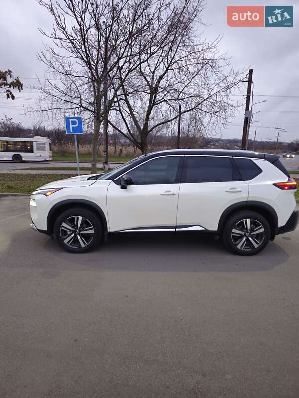 Внедорожник / Кроссовер Nissan Rogue 2021 в Киеве