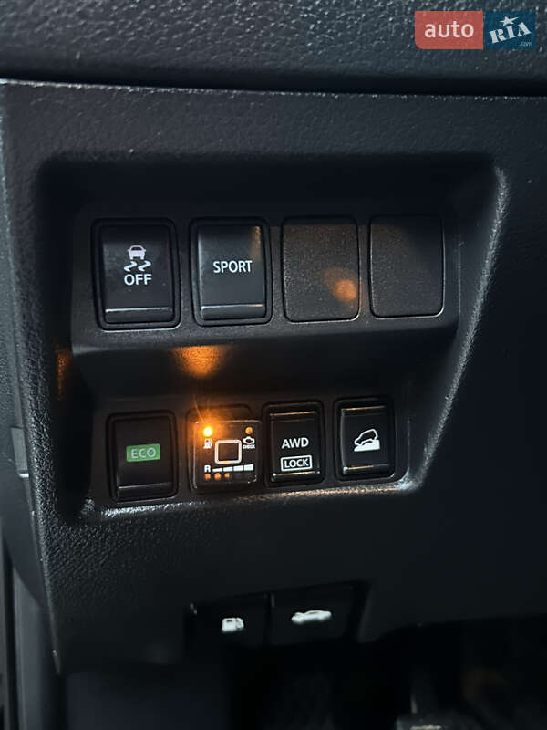 Внедорожник / Кроссовер Nissan Rogue 2016 в Вознесенске