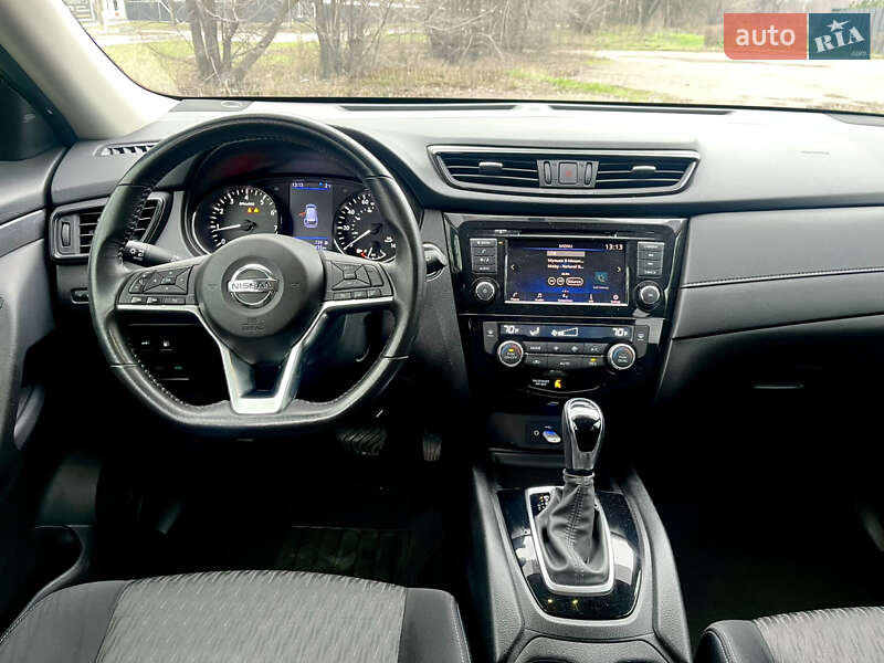 Внедорожник / Кроссовер Nissan Rogue 2018 в Каменском