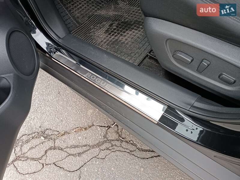 Позашляховик / Кросовер Nissan Rogue 2017 в Миргороді