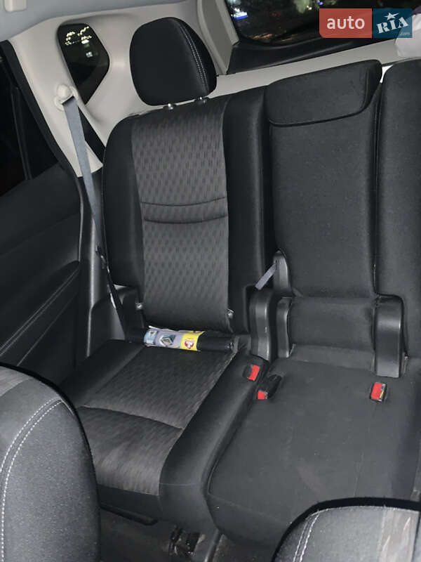 Позашляховик / Кросовер Nissan Rogue 2016 в Києві