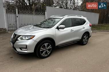 Внедорожник / Кроссовер Nissan Rogue 2017 в Броварах
