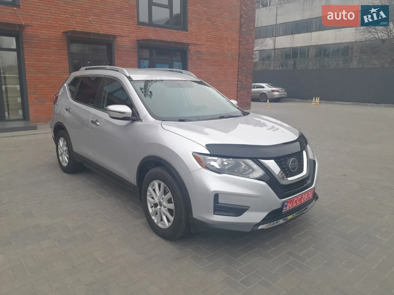 автомобіль в дуже гарному стані в гарній комплектації було  мінімальне пошкодженням в рідній фарбі.