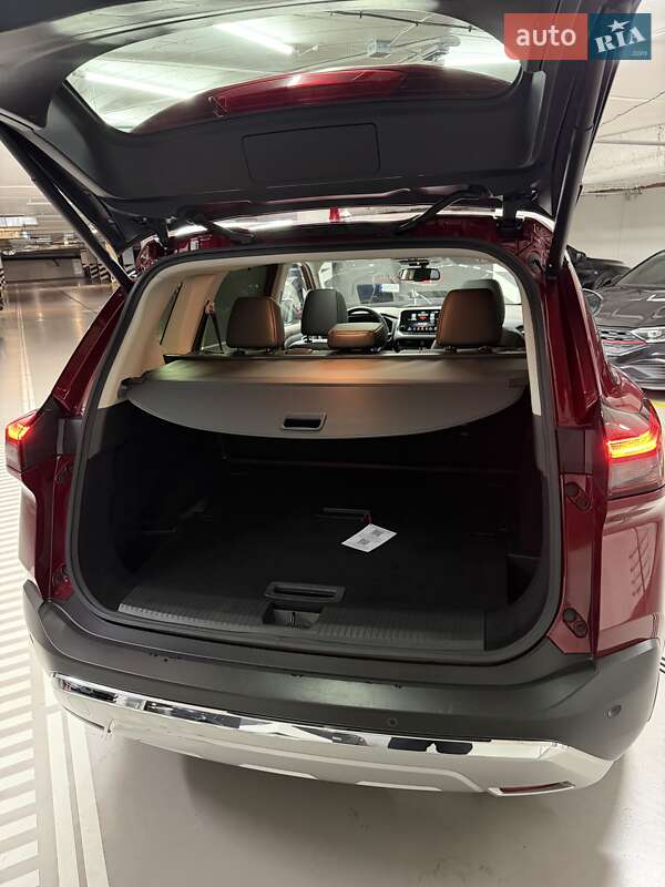 Позашляховик / Кросовер Nissan Rogue 2023 в Києві