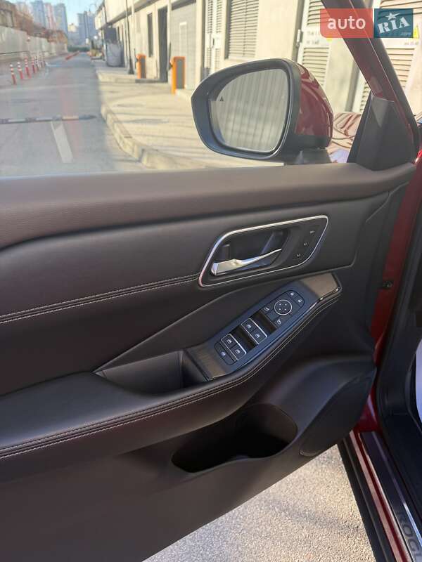 Позашляховик / Кросовер Nissan Rogue 2023 в Києві